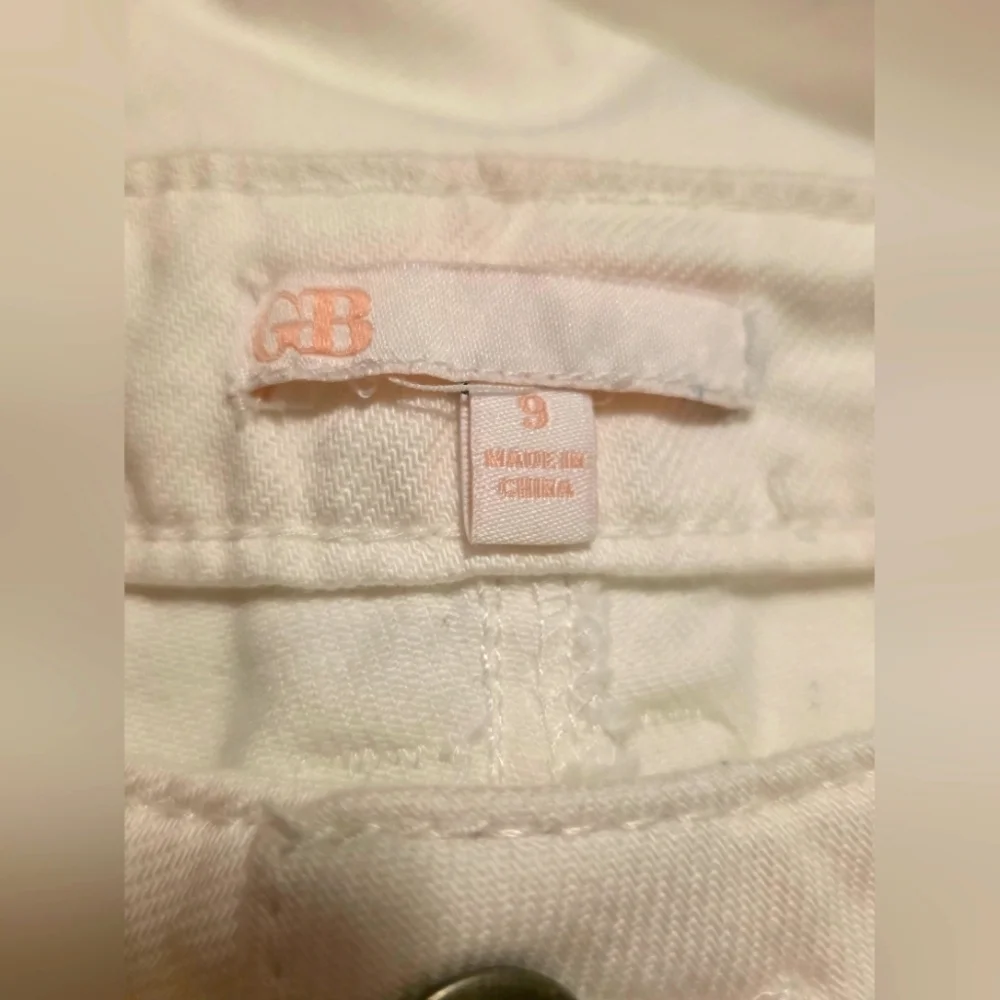 Giani Bini (GB) Mid Rise Distressed Flare Jean- Size 9- NWOT 🤍 - Picture 4 of 7